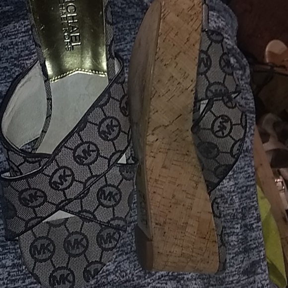 Michael Kors cork wedge flip flops size 6.5 - Picture 1 of 3